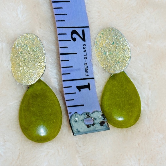 Vintage Bohemian Gold & Olive Teardrop  Jaded Stone Earrings - Picture 3 of 3
